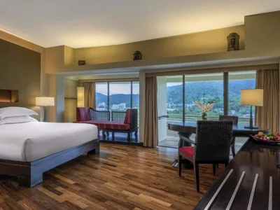 Junior King Suite avec Vue sur le Jardin — Pullman Phuket Karon Beach Resort